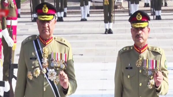 आसिम मुनीर के हाथ कमान