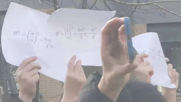 सोशल मीडिया पर वायरल हो रही तस्वीर