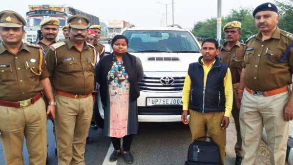 Mainpuri by-election: A hoard of currency found in Fortuner during the by-election checking, police engaged in investigation Mainpuri by-election: A hoard of currency found in Fortuner during the by-election checking, police engaged in investigation