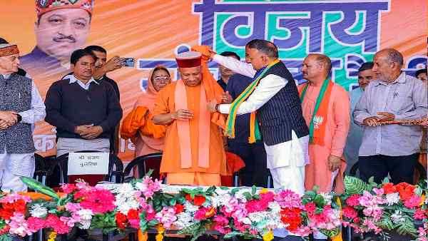 यूपी में सीएम योगी की लोकप्रियता कायम यूपी में सीएम योगी की लोकप्रियता कायम