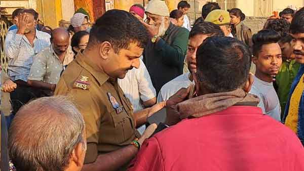 केदार घाट से जा रहे थे मणिकर्णिका घाट 