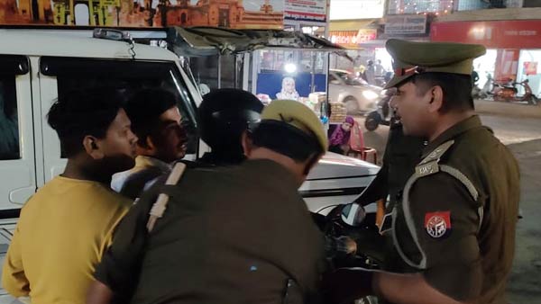 वर्दी पहने दरोगा को देखते ही मार दिए गोली