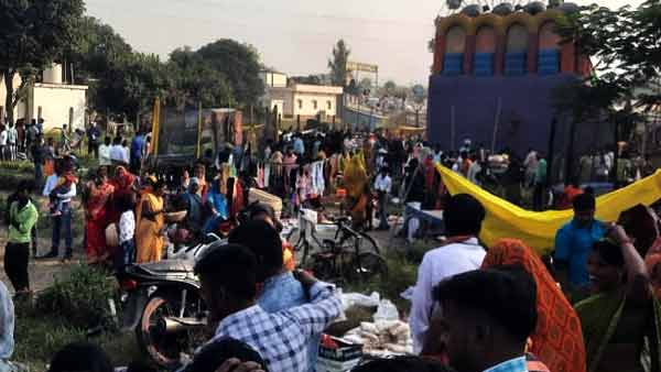 अलसुबह से ही पहुंचने लगी थी भीड़