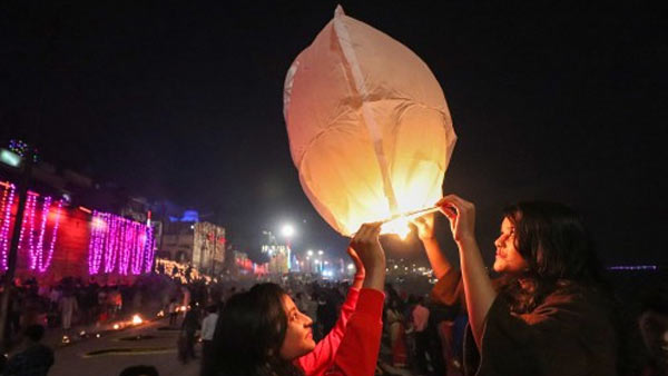 इस बार लाखों पर्यटकों के आने की संभावना