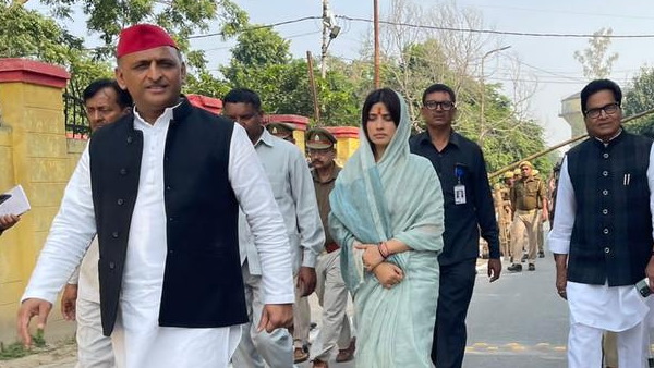 डिंपल यादव 9 करोड़ 62 लाख रुपये की मालकिन