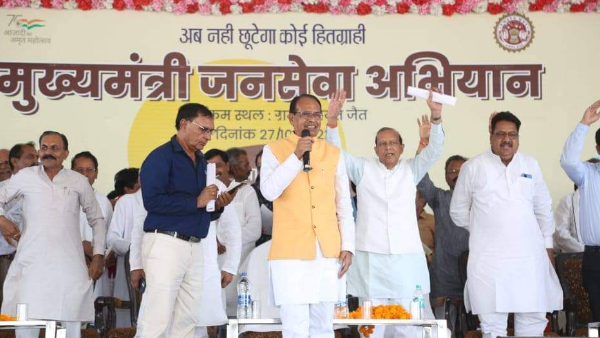 सीएम के बोलने के बाद भी कुछ मंत्री नहीं गए जिलों में