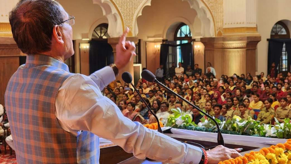 गुजरात के तीन महापुरुषों में से नरेंद्र मोदी एक : सीएम शिवराज