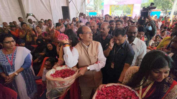 सीएम शिवराज हुए खुश सीएम शिवराज हुए खुश
