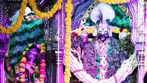 भक्त करते हैं भगवान का स्वागत भक्त करते हैं भगवान का स्वागत