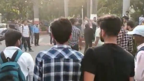 छात्रों ने बताया ये मामला छात्रों ने बताया ये मामला