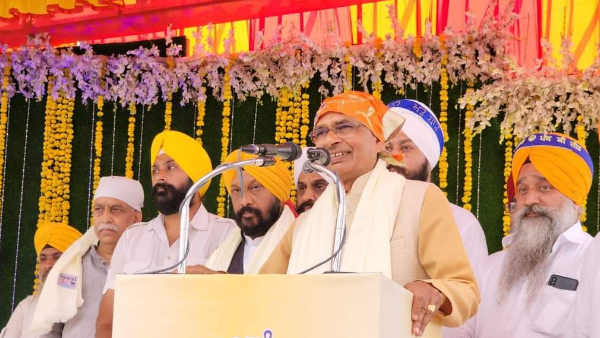 सीएम ने श्रद्धालुओं को किया संबोधित सीएम ने श्रद्धालुओं को किया संबोधित