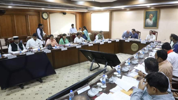 प्रभार वाले जिलों में नहीं जाते मंत्री