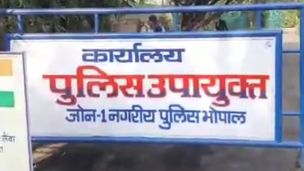 आरोपी मामा बहन के साथ रिपोर्ट दर्ज करवाने गया था थाने आरोपी मामा बहन के साथ रिपोर्ट दर्ज करवाने गया था थाने