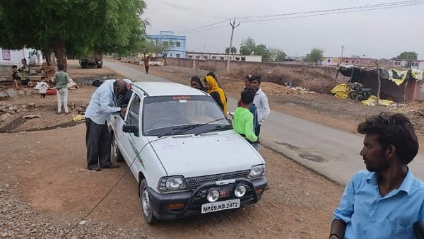सचिव और जीआरएस सहायता के लिए बुलाते हैं