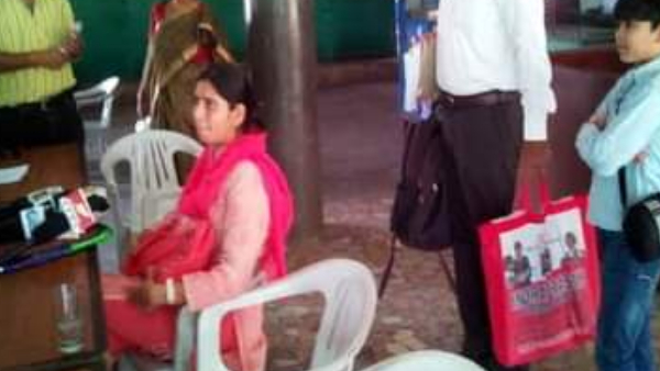 सोनाली पर पुलिस के पूर्व अधिकारियों से संबंध के आरोप