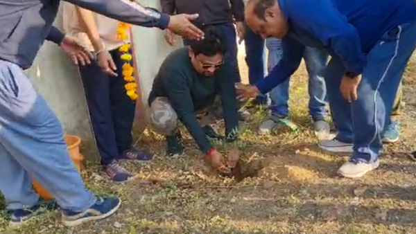 बैतूल में जन्मदिन मनाने का अनोखा तरीका बैतूल में जन्मदिन मनाने का अनोखा तरीका