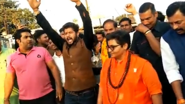हिंदू लड़कियों को जगाना पड़ेगा : सांसद प्रज्ञा हिंदू लड़कियों को जगाना पड़ेगा : सांसद प्रज्ञा