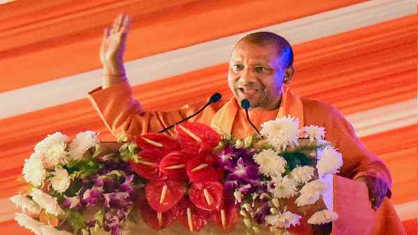 भाजपा की सभाओं में जेसीबी भी रखे जा रहे हैं