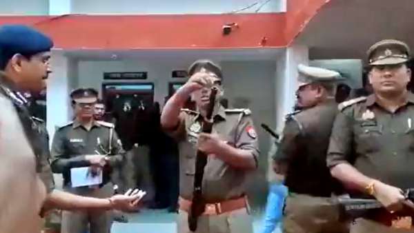 viral video up police