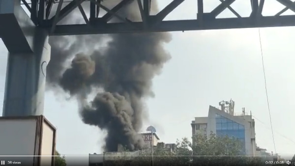 Maharashtra: Fire breaks out near Parekh Hospital in Mumbais Ghatkopar Maharashtra: Fire breaks out near Parekh Hospital in Mumbais Ghatkopar