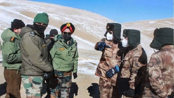  भारतीय सैनिकों पर पत्थर और लाठी-डंडों से वार