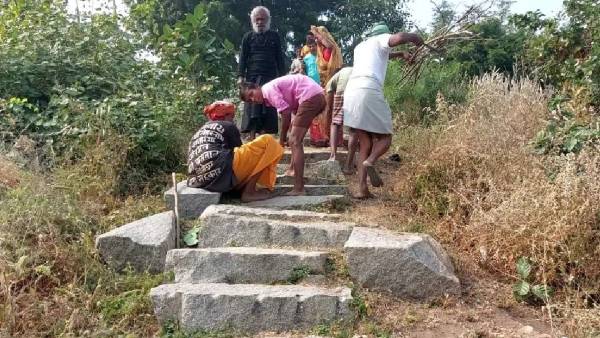 पहाड़ को काटकर बनाई 400 सीढ़ियां पहाड़ को काटकर बनाई 400 सीढ़ियां