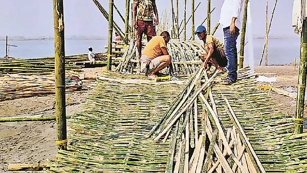 1200 फीट लम्बे पुल को बनाने में लगे 8 लाख रुपये