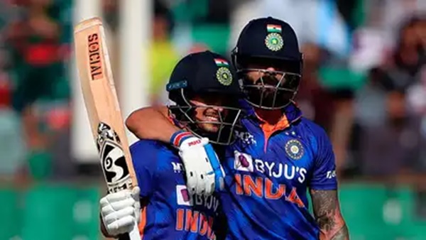 किशन के 200 ने बढ़ाई धवन की मुश्किलें किशन के 200 ने बढ़ाई धवन की मुश्किलें