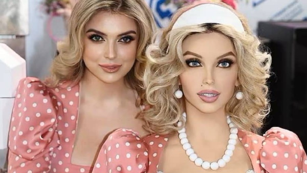 रोबोट में ग्राहकों की भावनाओं को समझने की क्षमता है