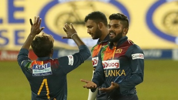 अंपायर के फैसले से खुश नहीं थे हसरंगा 