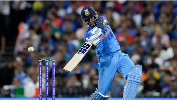 कमाल के फॉर्म से गुजर रहे हैं यादव