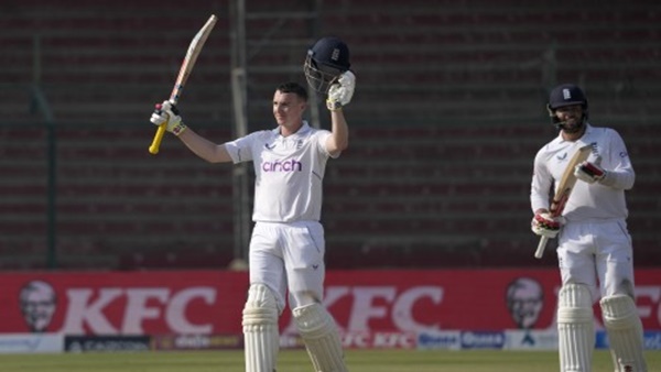 इंग्लैंड की ओर से हैरी ब्रूक ने जड़ा शतक