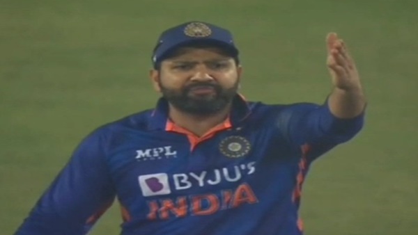 टीम की खराब फील्डिंग पर फूटा रोहित का गुस्सा