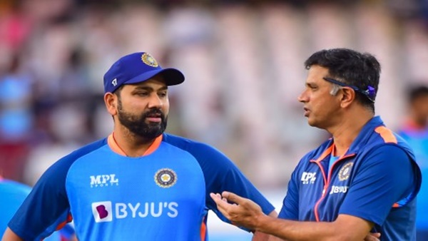 बतौर ओपनर रोहित करते हैं कमाल