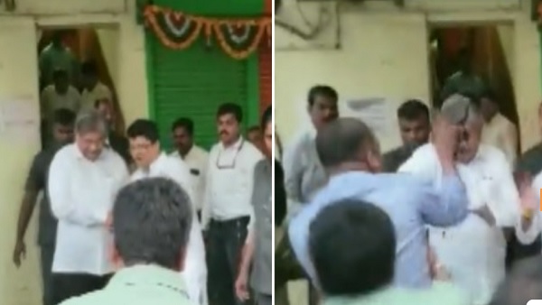 महाराष्ट्र: कैबिनेट मंत्री चंद्रकांत पाटिल पर शख्स ने फेंकी स्याही, आंबेडकर पर की थी विवादित टिप्पणी महाराष्ट्र: कैबिनेट मंत्री चंद्रकांत पाटिल पर शख्स ने फेंकी स्याही, आंबेडकर पर की थी विवादित टिप्पणी