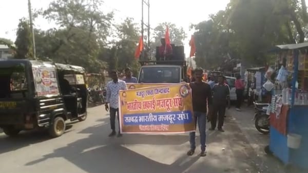 निर्वाचित महापौर पर निकालने का आरोप निर्वाचित महापौर पर निकालने का आरोप