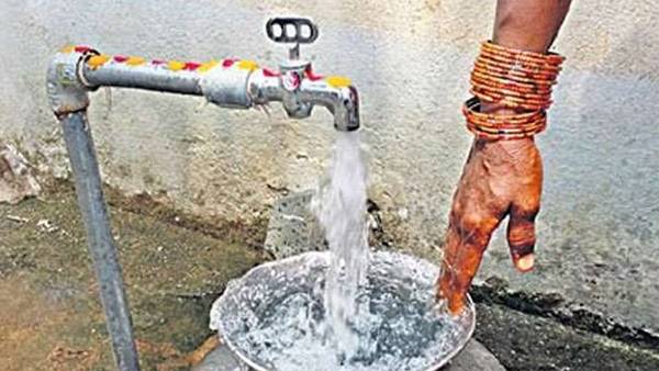 हर घर जल पहुंचाने की कवायद तेज़ हर घर जल पहुंचाने की कवायद तेज़
