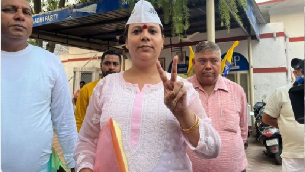 पूर्वी दिल्ली में परिवार के साथ रहते हैं आव्यान