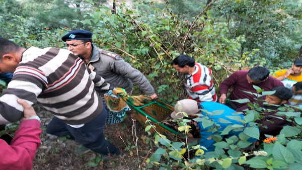 Kotdwar Pauri highway, family wedding ceremony car out of control fell into 500 meter deep gorge Kotdwar Pauri highway, family wedding ceremony car out of control fell into 500 meter deep gorge