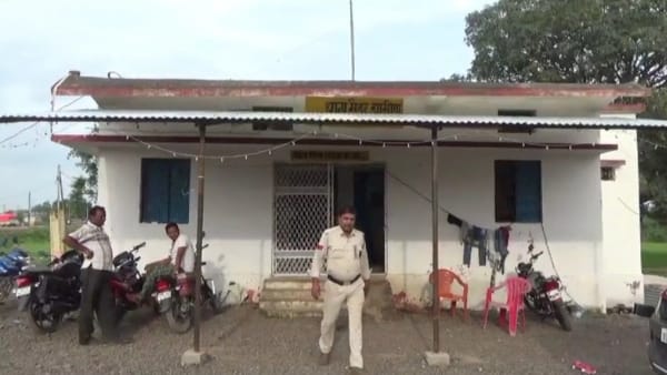 घर से नाराज होकर बहन के घर जा रही थी