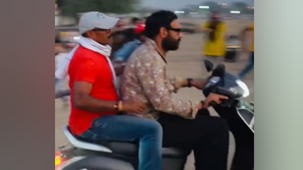 स्कूटी पर अजय देवगन, पीछे पीछे फैंस