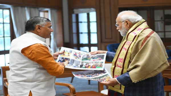 'जेल की आर्ट' देख कर प्रसन्न हुए प्रधानमंत्री