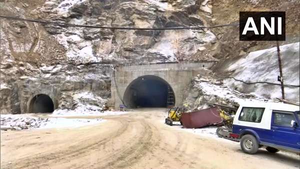 दो जिलों को अलग करती है सुरंग