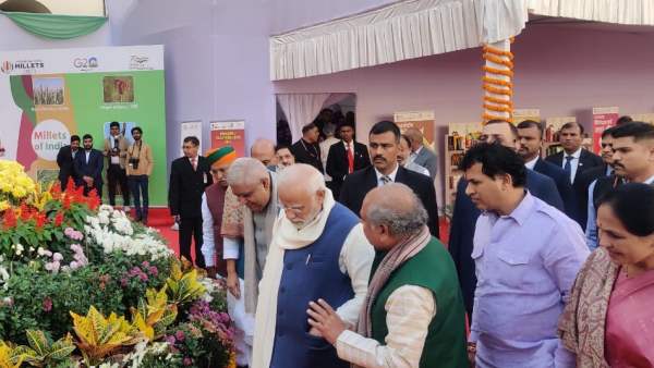 संसद परिसर में दोपहर का भोजन