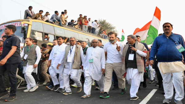 राहुल गांधी ने भी दिया संदेश गहलोत ही नेता