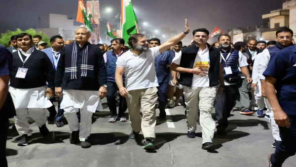 सांस्कृतिक कार्यक्रम में शामिल हुए राहुल गांधी