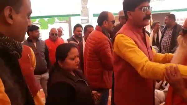 करना है तो कर दो ससपेंड - हेडमास्टर