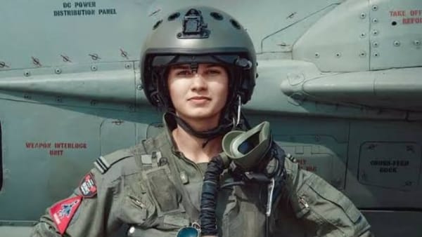 रीवा की बेटी अवनी चतुर्वेदी ने रचा इतिहास