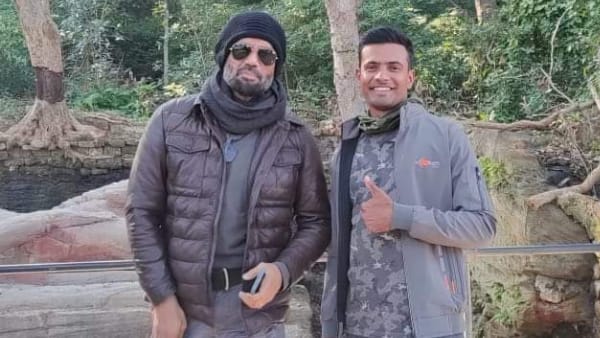 फैंस की लगी भीड़