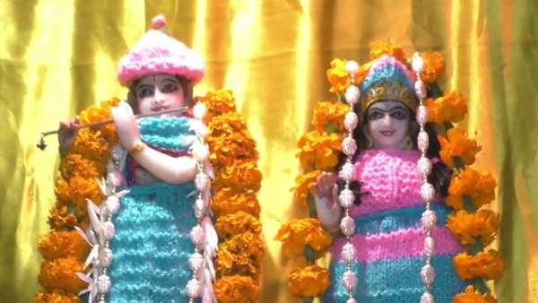 स्वेटर और रजाई में भगवान् स्वेटर और रजाई में भगवान्